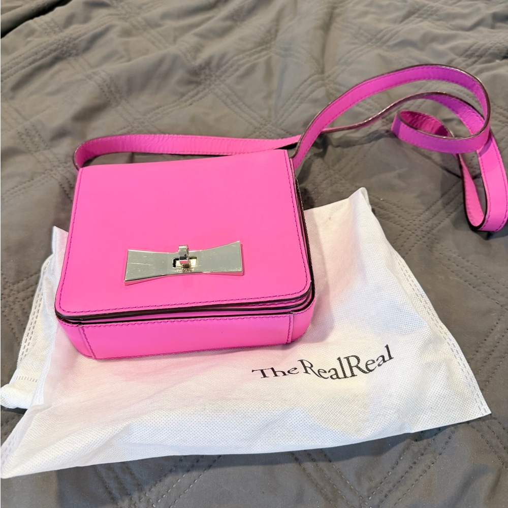 Chic Pink Crossbody Bag with Bow Accent